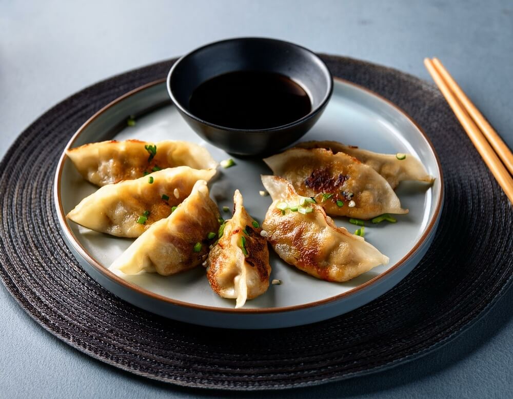 Czy sos sojowy jest zdrowy? Poznaj fakty na temat azjatyckiej przyprawy!